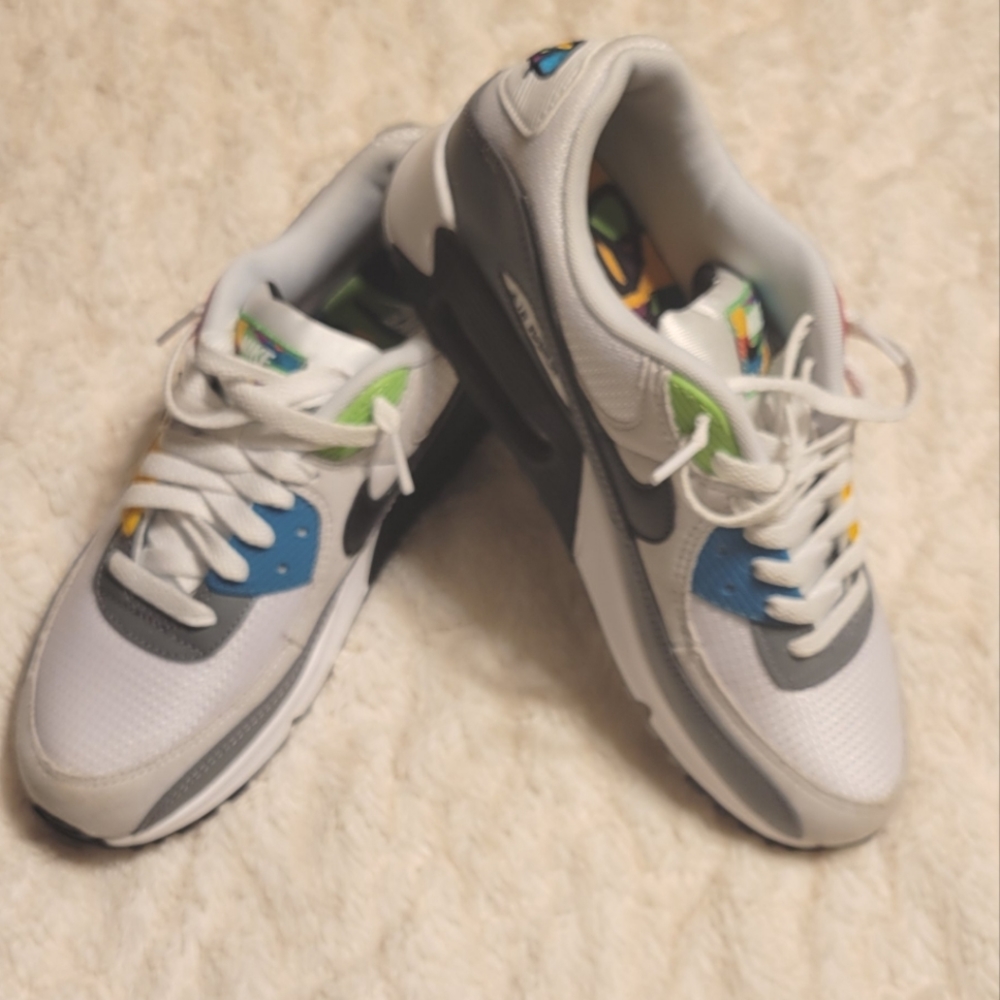 Nike Air Max 90 EssentialPeace, Love, Swoosh
